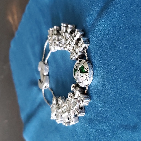 Pewter bracelet, globle people charms. - Picture 2 of 3